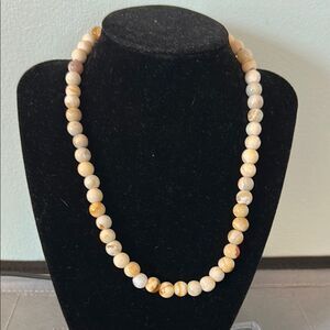 Agate Beaded Necklace in Cream and Tan